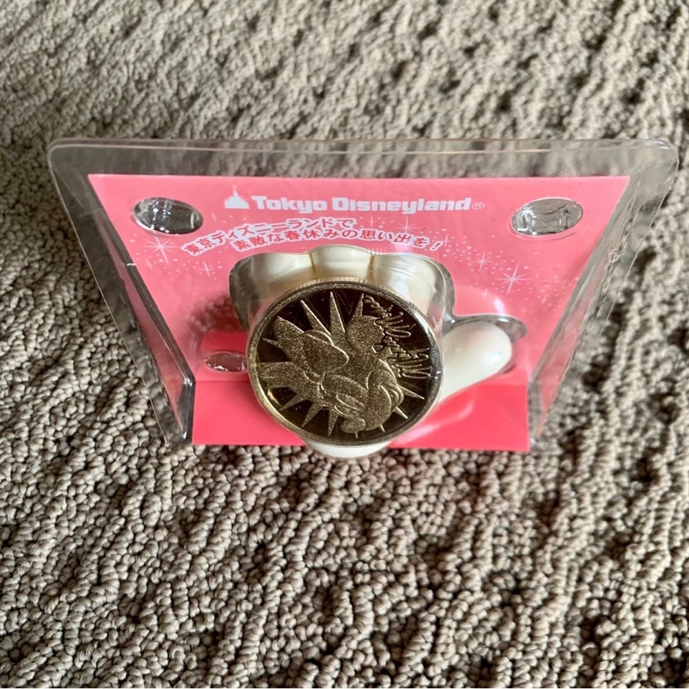 EXTREMELY RARE Disney coin + glove: MINNIE MOUSE